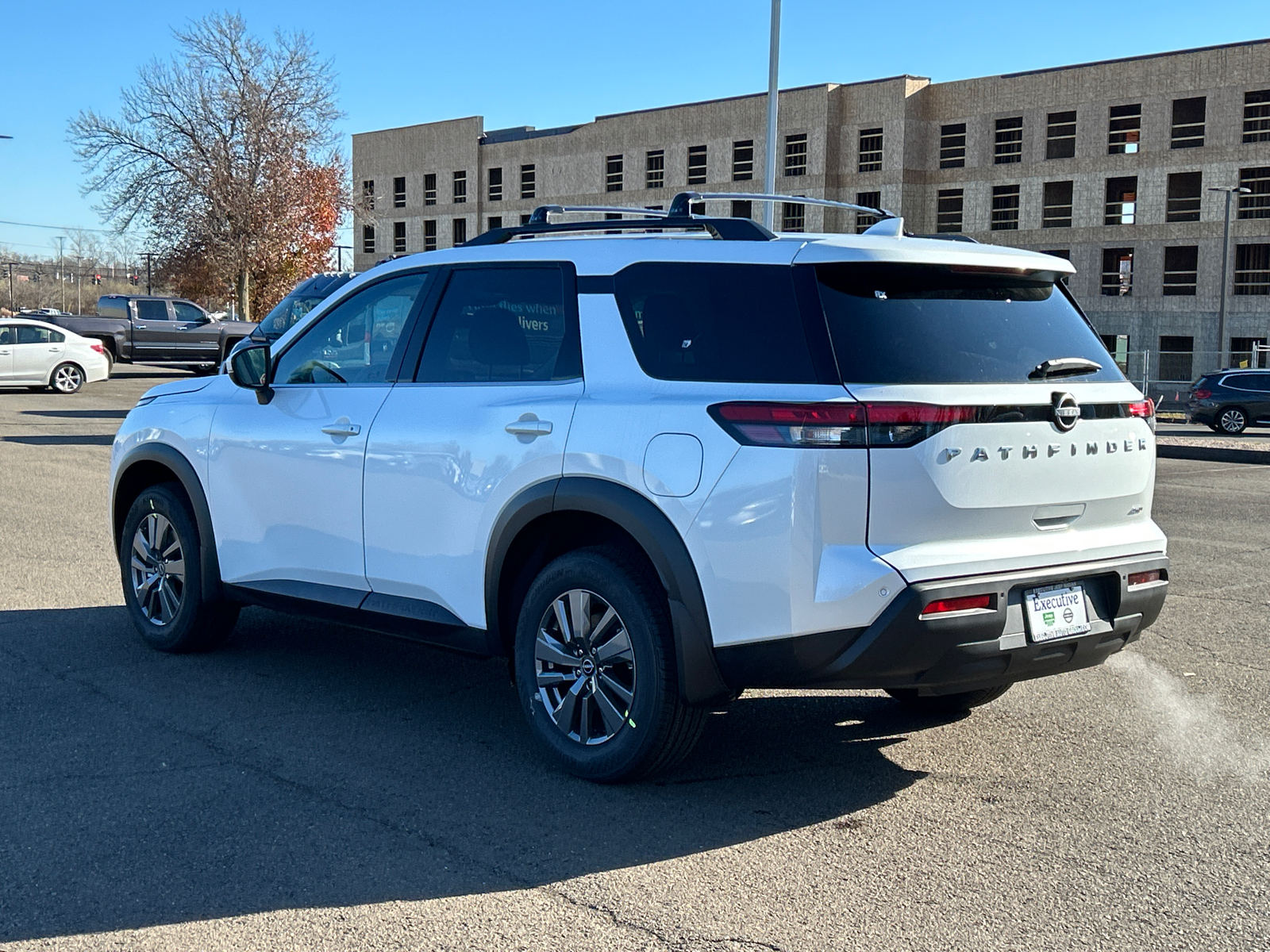 2025 Nissan Pathfinder SV 4