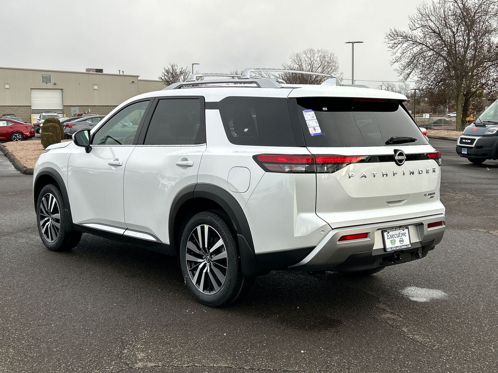 2025 Nissan Pathfinder Platinum 4