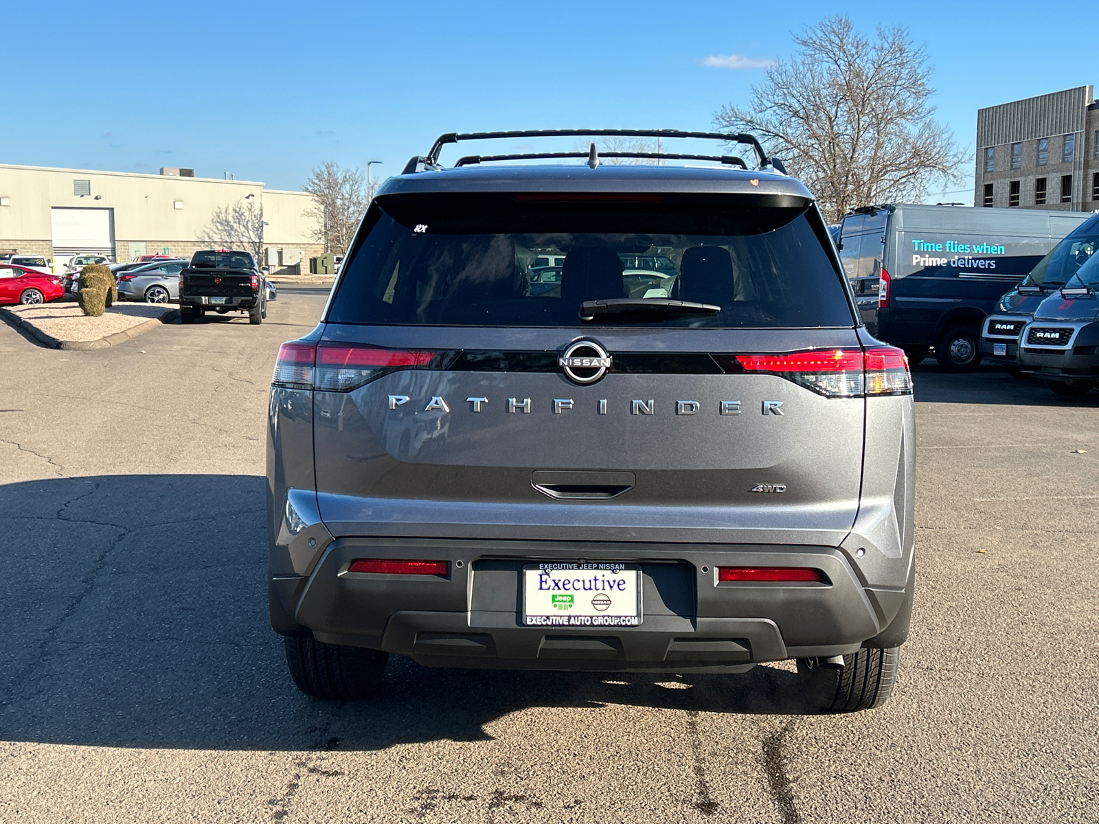 2025 Nissan Pathfinder SV 3