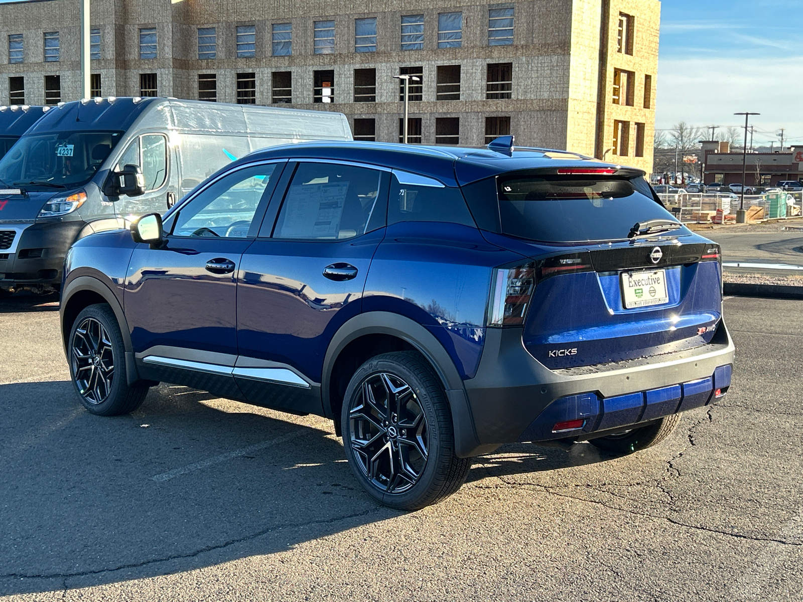 2025 Nissan Kicks SR 4