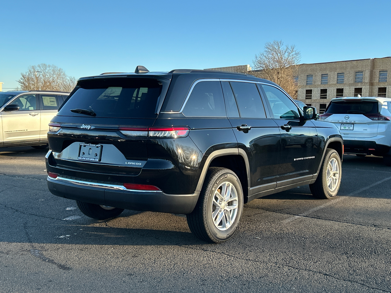 2024 Jeep Grand Cherokee Laredo 2