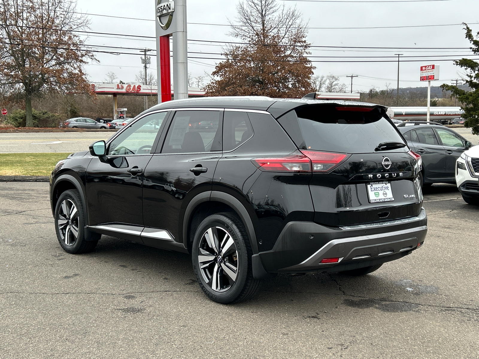 2023 Nissan Rogue SL 4