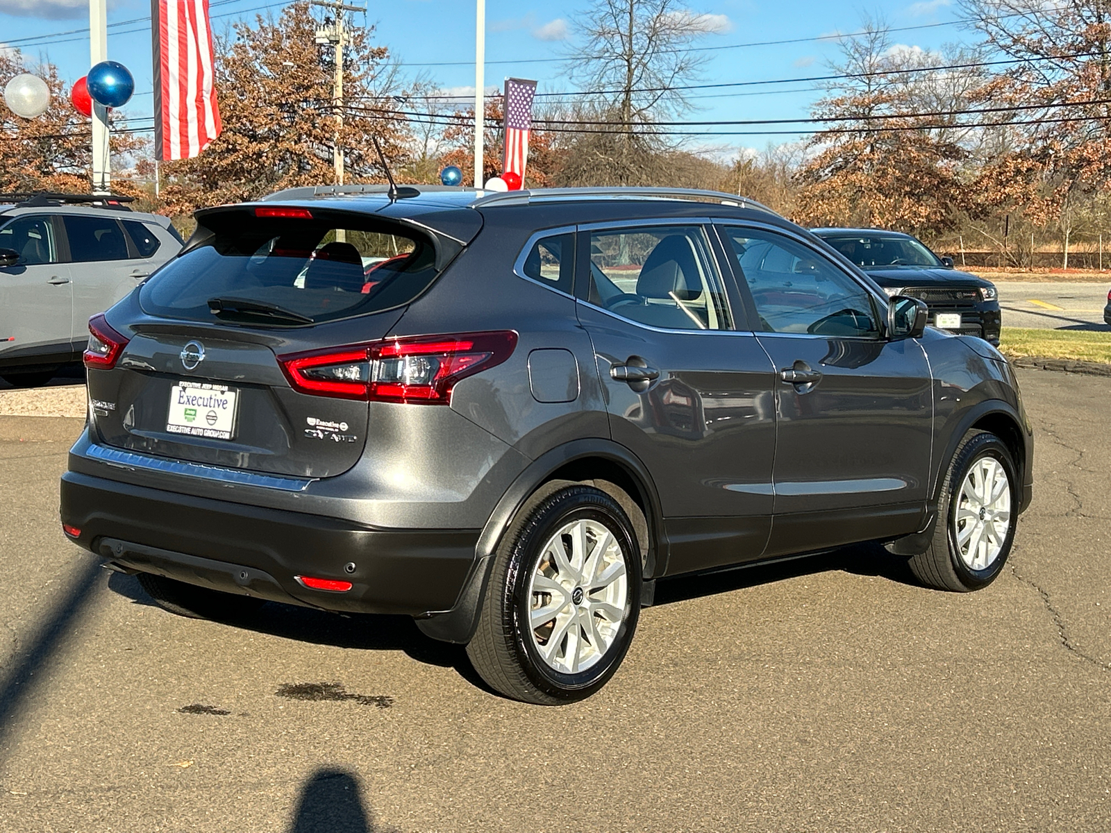 2022 Nissan Rogue Sport SV 2