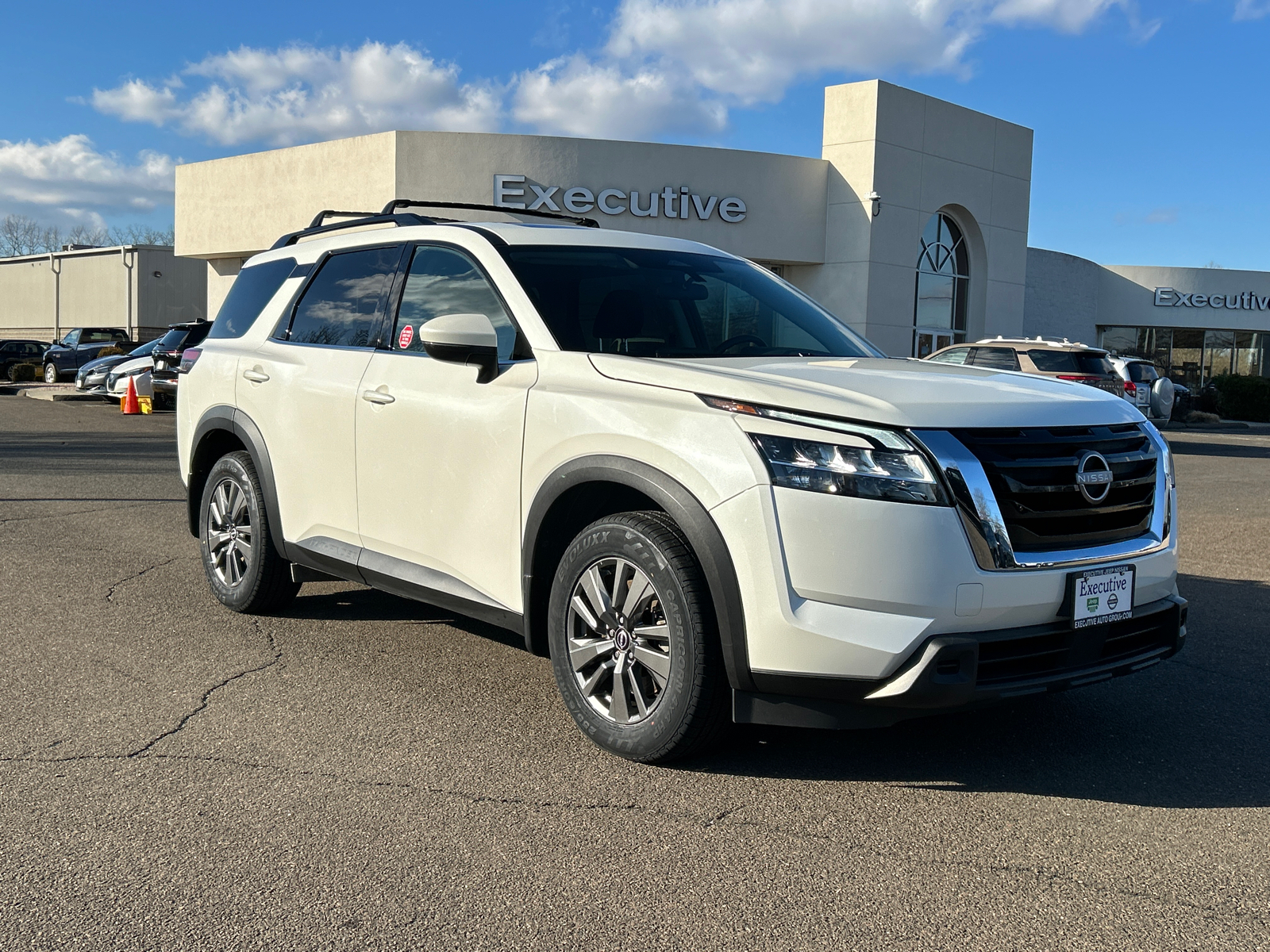 2022 Nissan Pathfinder SV 1