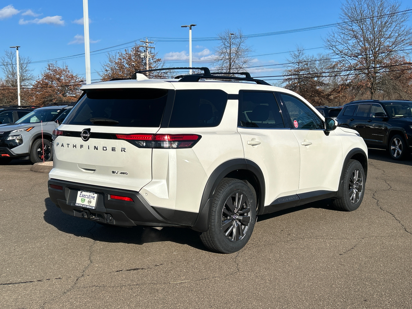 2022 Nissan Pathfinder SV 2