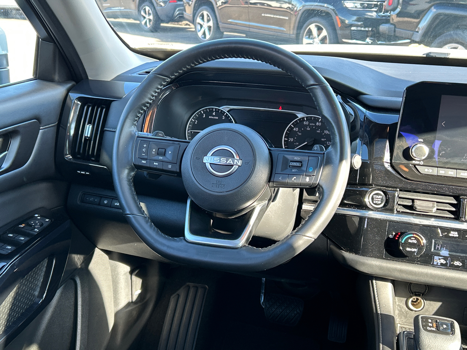 2022 Nissan Pathfinder SV 24