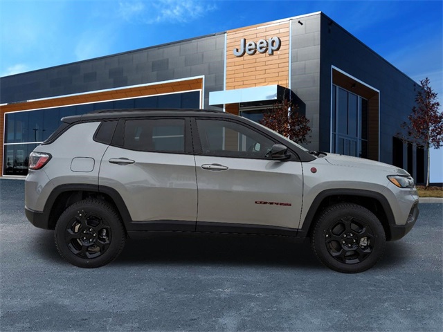 2023 Jeep Compass Trailhawk 2