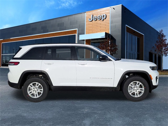 2025 Jeep Grand Cherokee Laredo 2