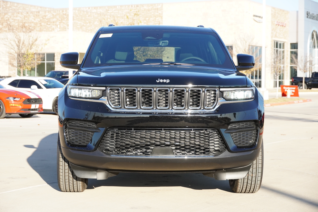 2025 Jeep Grand Cherokee Laredo 2