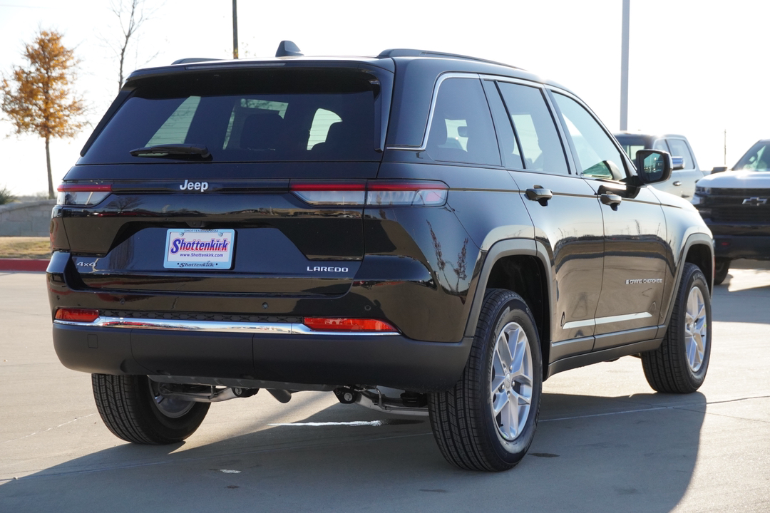 2025 Jeep Grand Cherokee Laredo 8