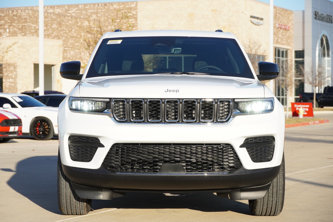 2025 Jeep Grand Cherokee Laredo 2