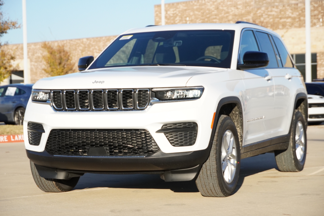 2025 Jeep Grand Cherokee Laredo 3