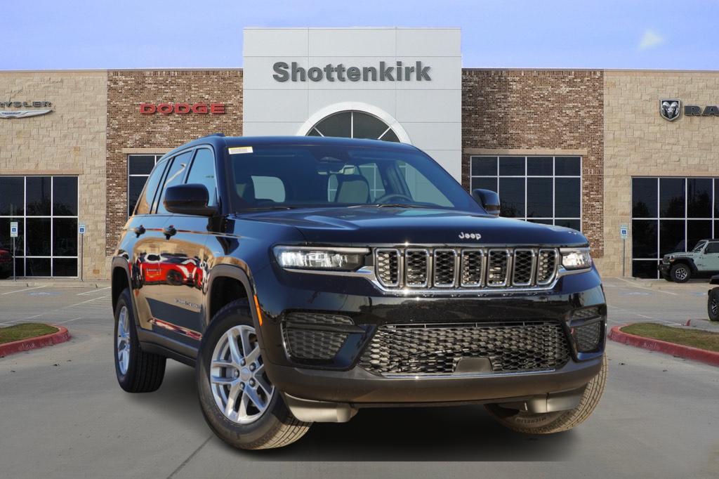 2025 Jeep Grand Cherokee Laredo 1