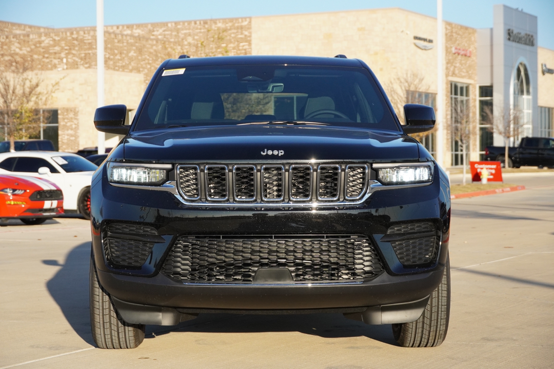 2025 Jeep Grand Cherokee Laredo 2