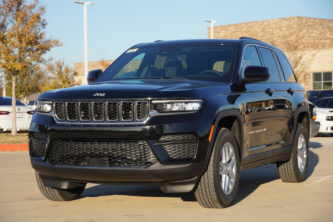 2025 Jeep Grand Cherokee Laredo 3