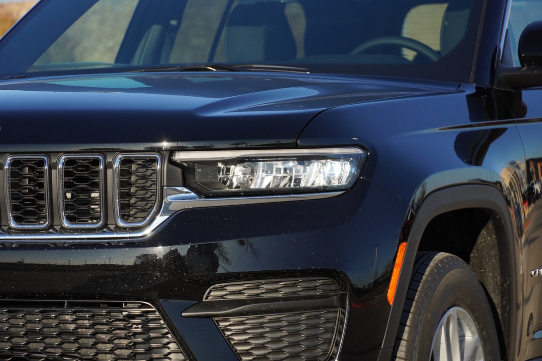 2025 Jeep Grand Cherokee Laredo 4