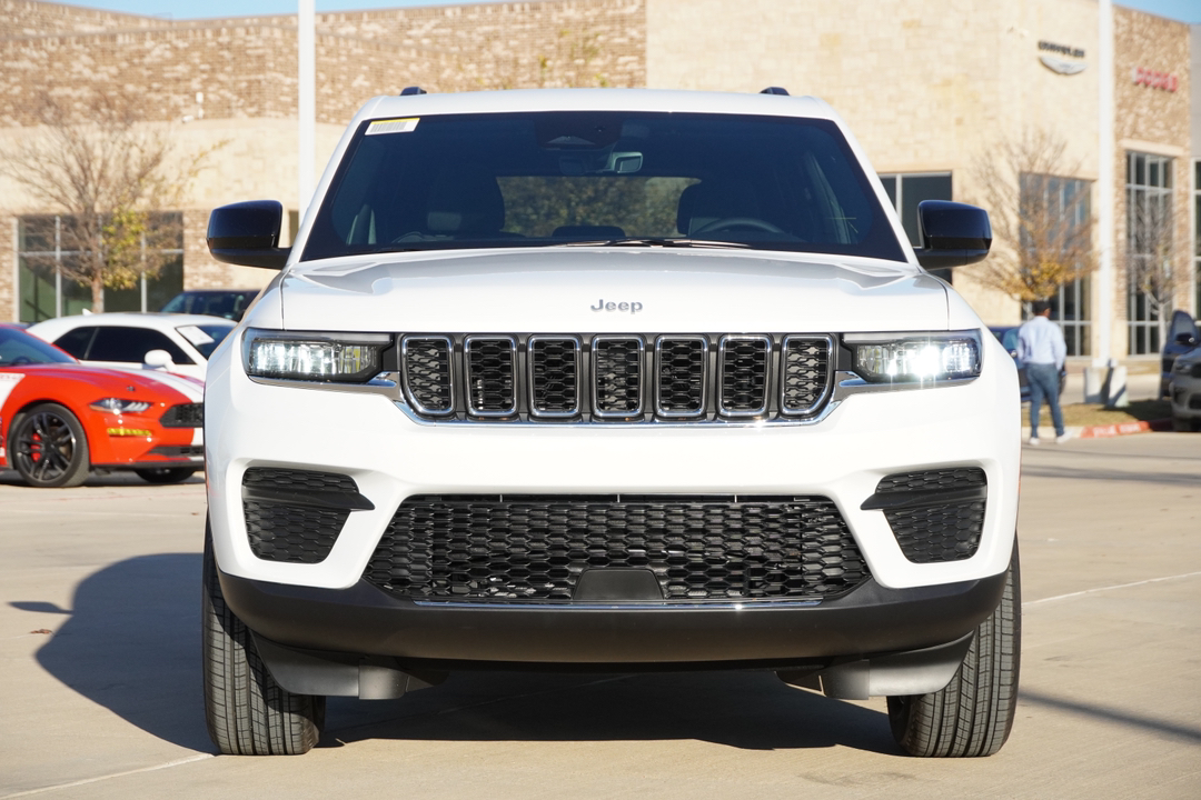 2025 Jeep Grand Cherokee Laredo 2