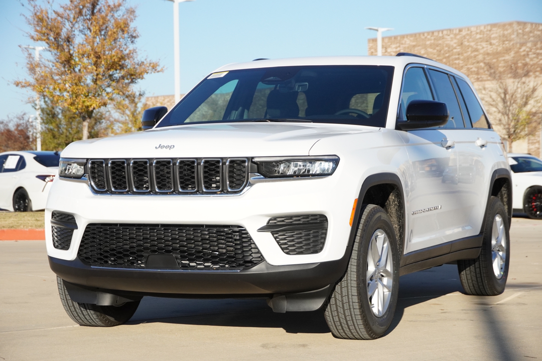 2025 Jeep Grand Cherokee Laredo 3