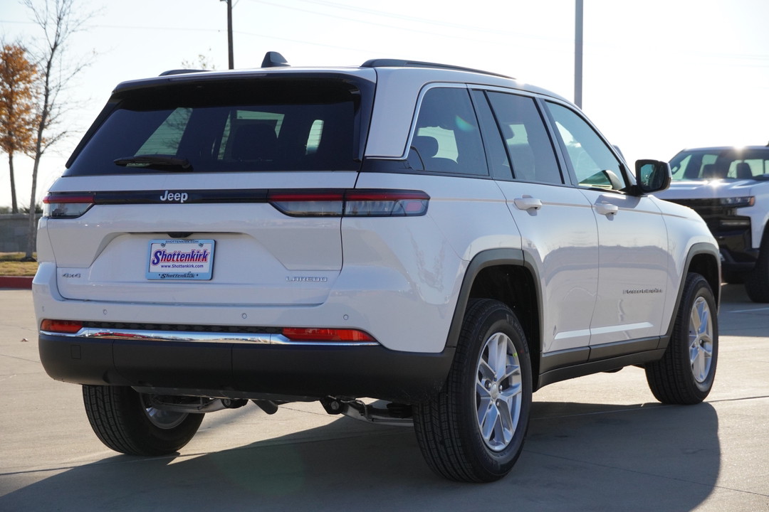 2025 Jeep Grand Cherokee Laredo 8