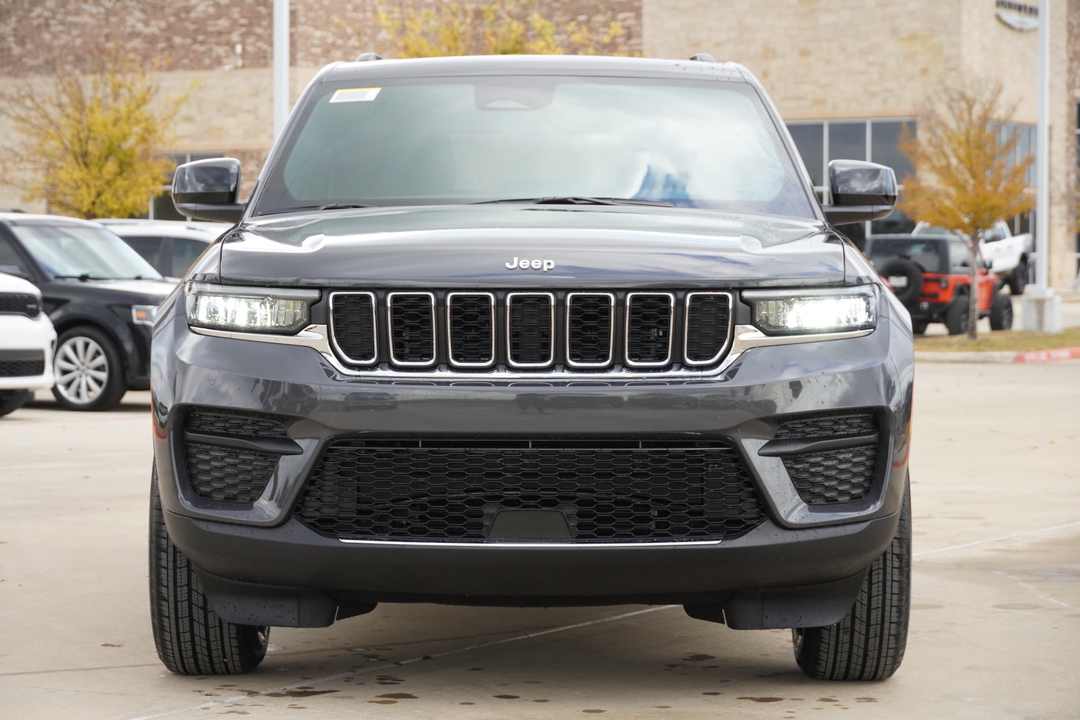 2025 Jeep Grand Cherokee Laredo 2