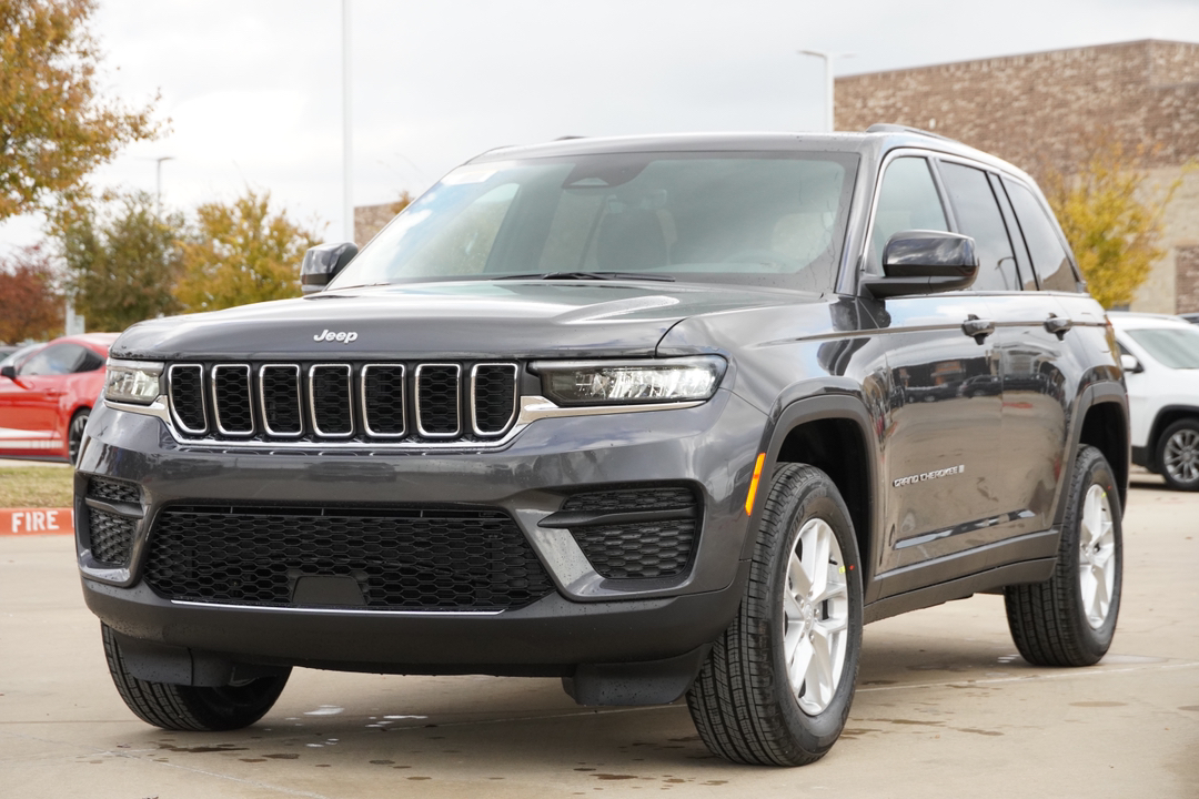 2025 Jeep Grand Cherokee Laredo 3