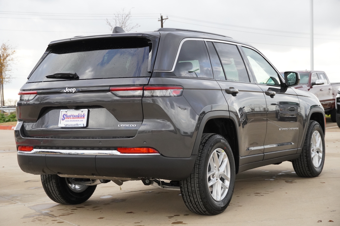 2025 Jeep Grand Cherokee Laredo 8