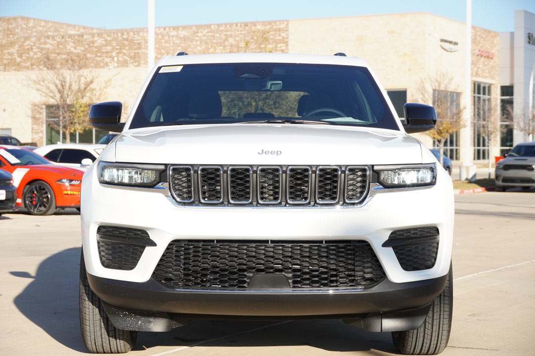 2025 Jeep Grand Cherokee Laredo 2