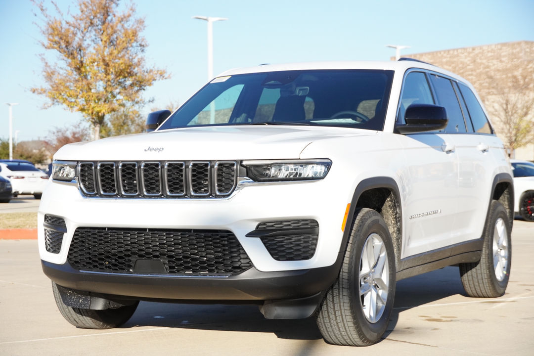 2025 Jeep Grand Cherokee Laredo 3