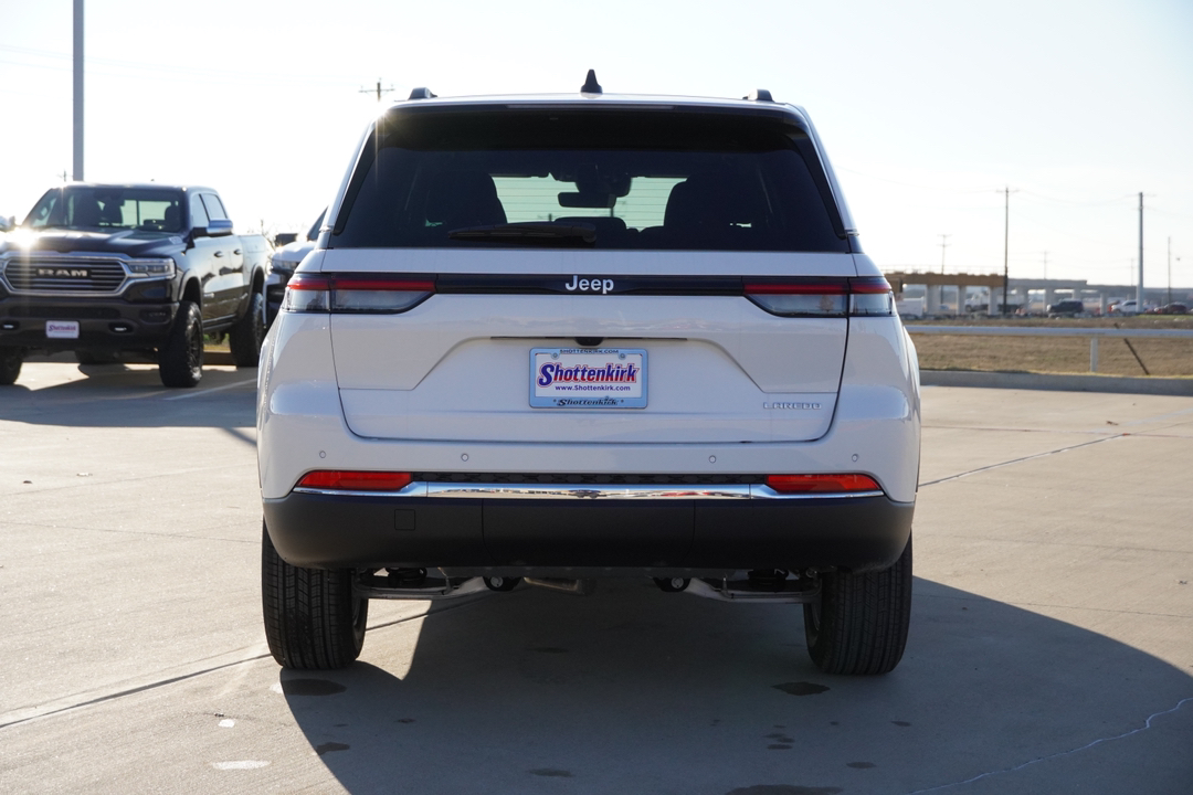 2025 Jeep Grand Cherokee Laredo 7