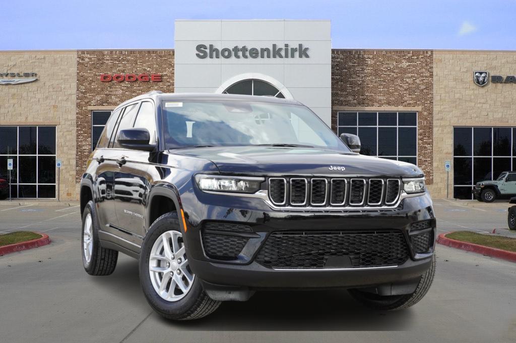 2025 Jeep Grand Cherokee Laredo 1