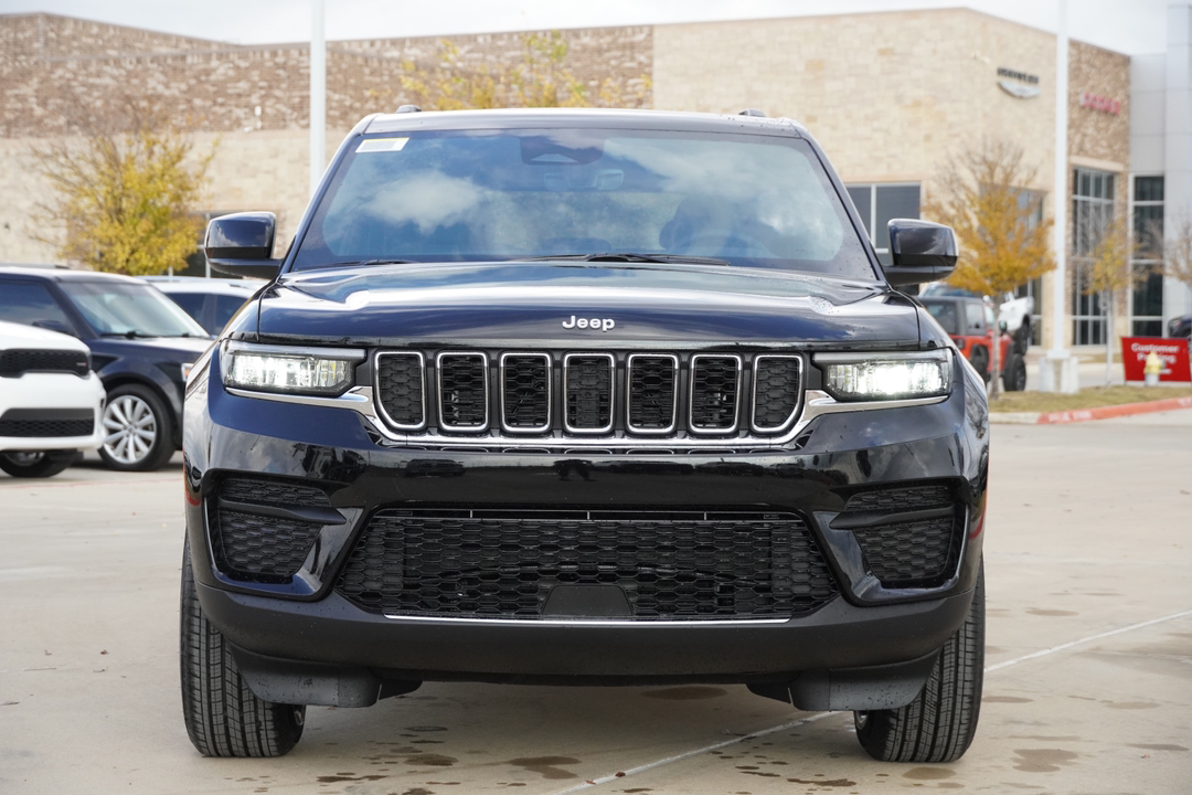 2025 Jeep Grand Cherokee Laredo 2