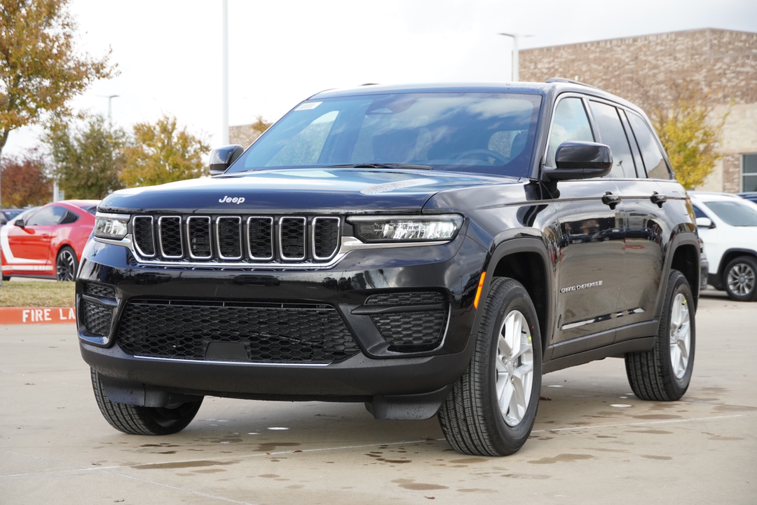 2025 Jeep Grand Cherokee Laredo 3