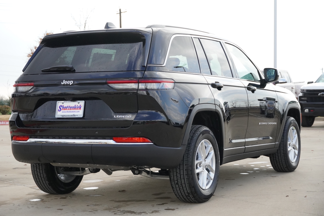 2025 Jeep Grand Cherokee Laredo 8