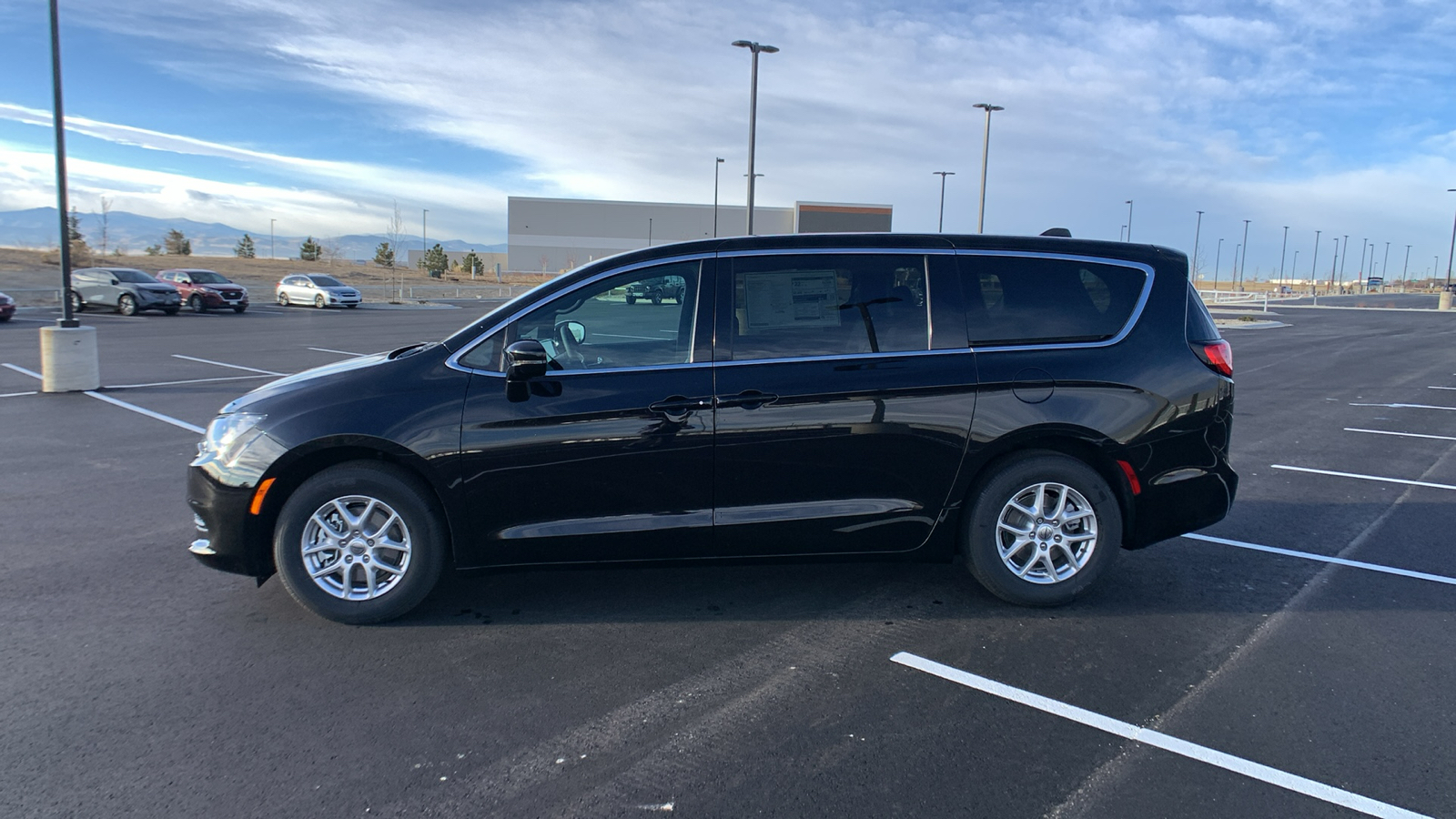 2025 Chrysler Voyager LX 2