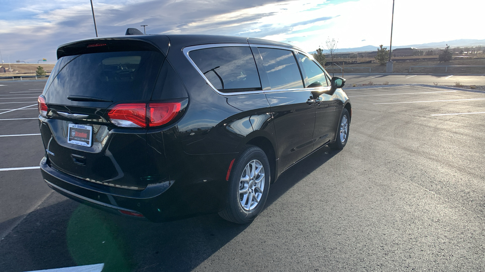 2025 Chrysler Voyager LX 5