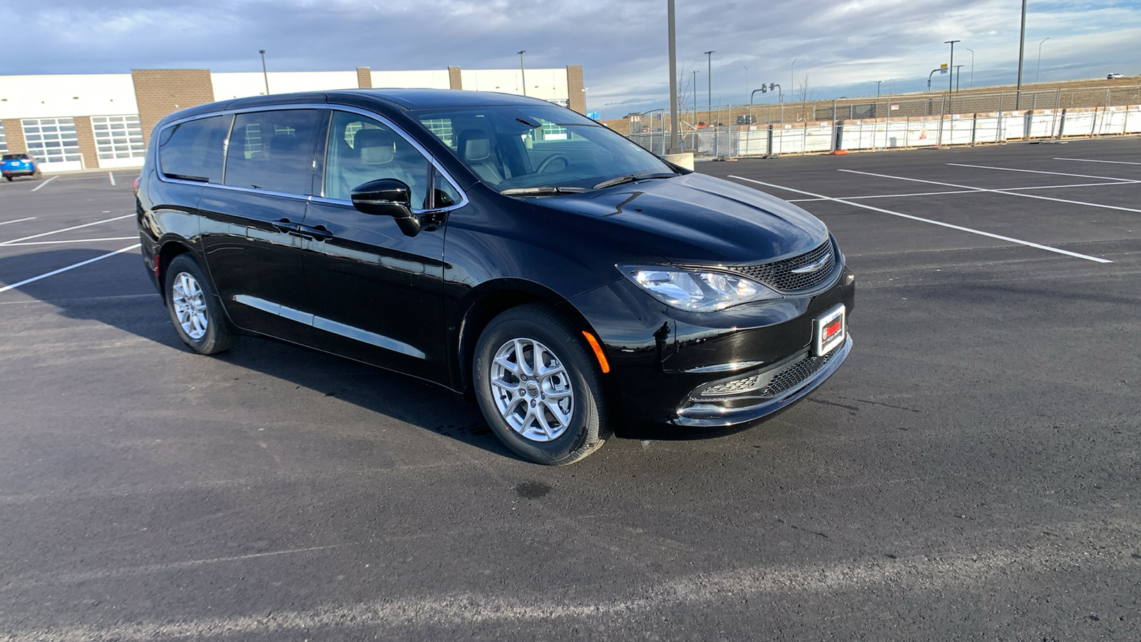 2025 Chrysler Voyager LX 7