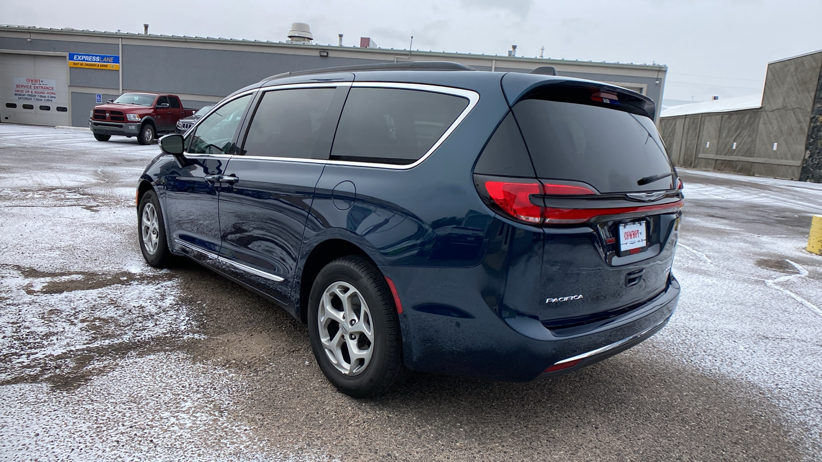 2023 Chrysler Pacifica Limited 3