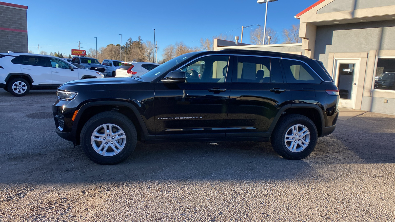 2024 Jeep Grand Cherokee Laredo 2