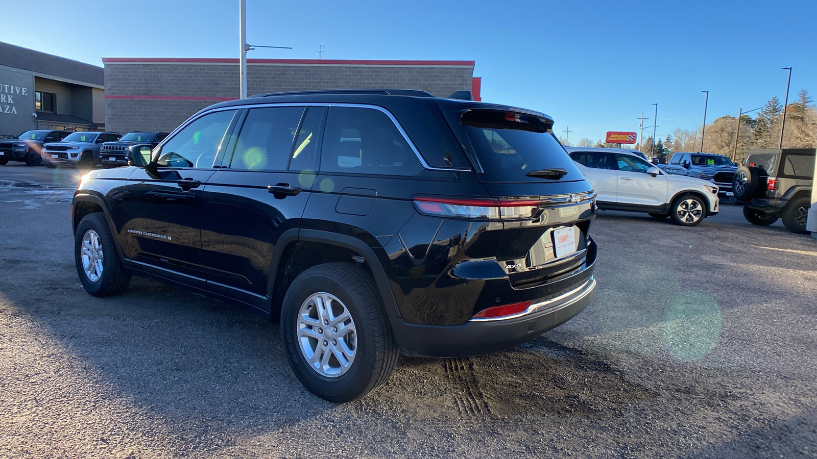 2024 Jeep Grand Cherokee Laredo 3