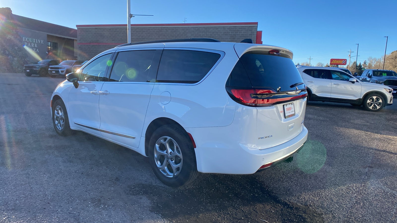 2023 Chrysler Pacifica Limited 3