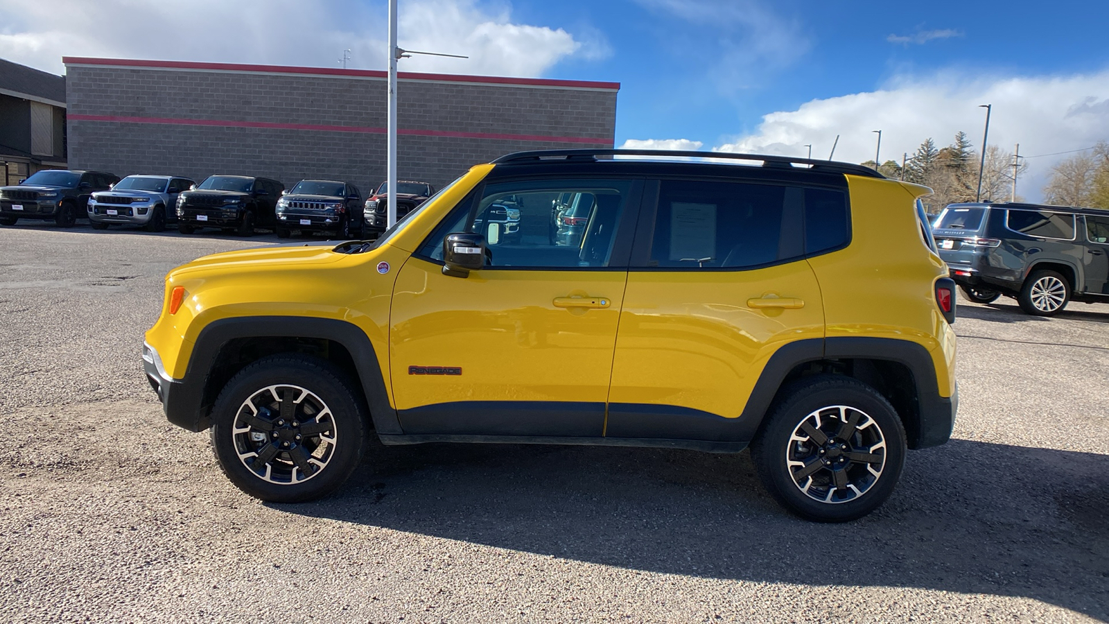 2023 Jeep Renegade Trailhawk 2