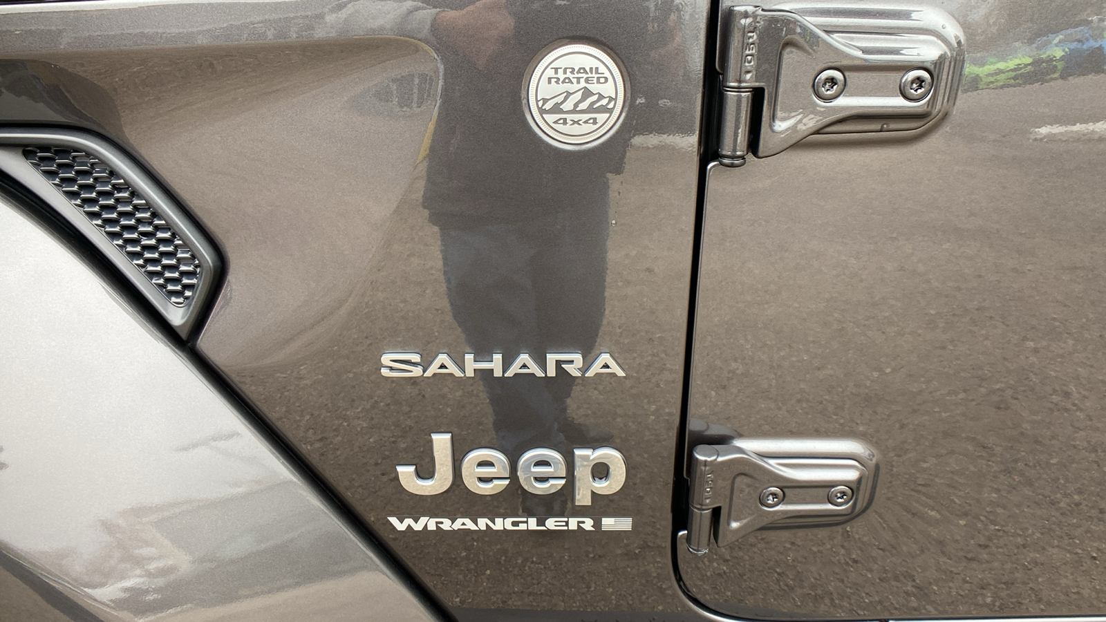 2024 Jeep Wrangler Sahara 12