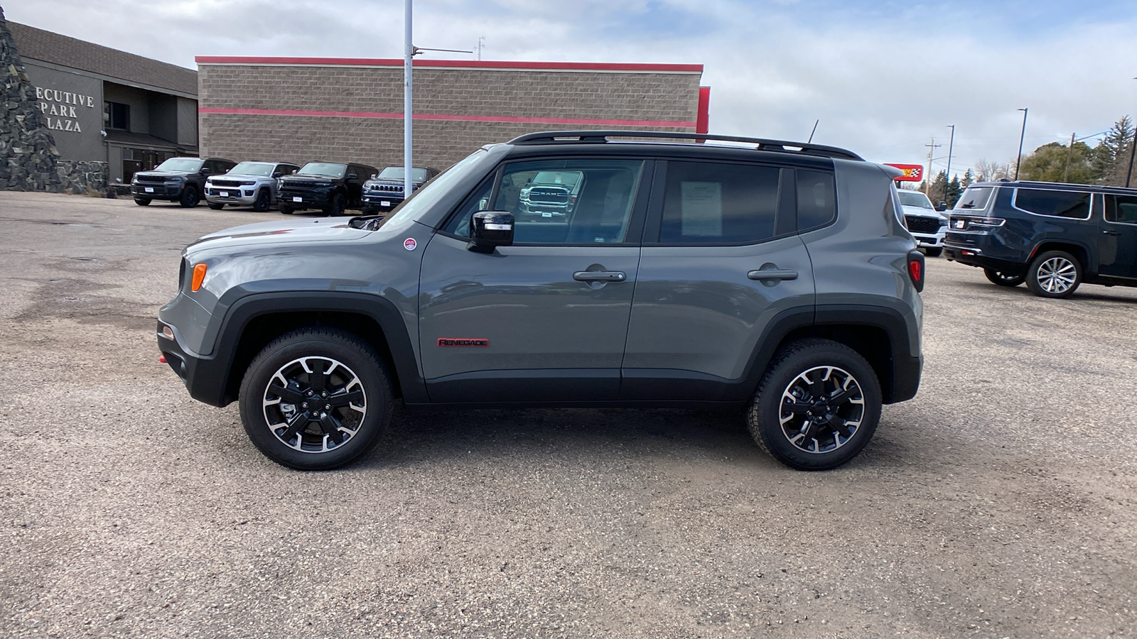 2023 Jeep Renegade Trailhawk 2