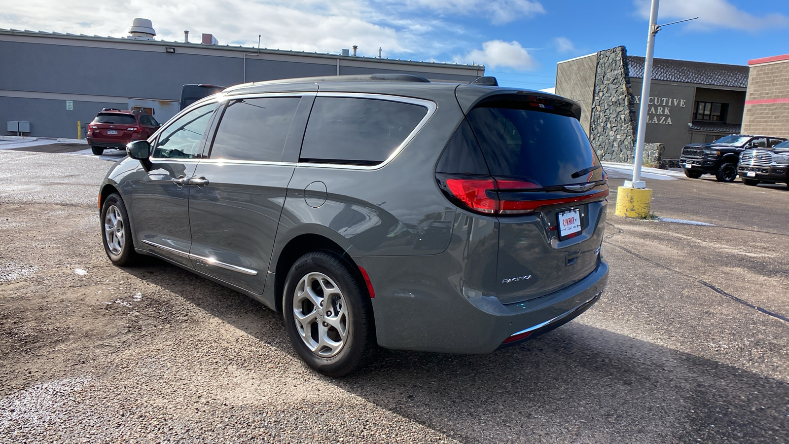 2023 Chrysler Pacifica Limited 3