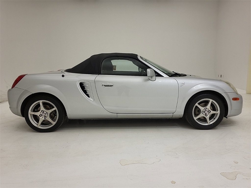 2003 Toyota MR2 Spyder Base 10