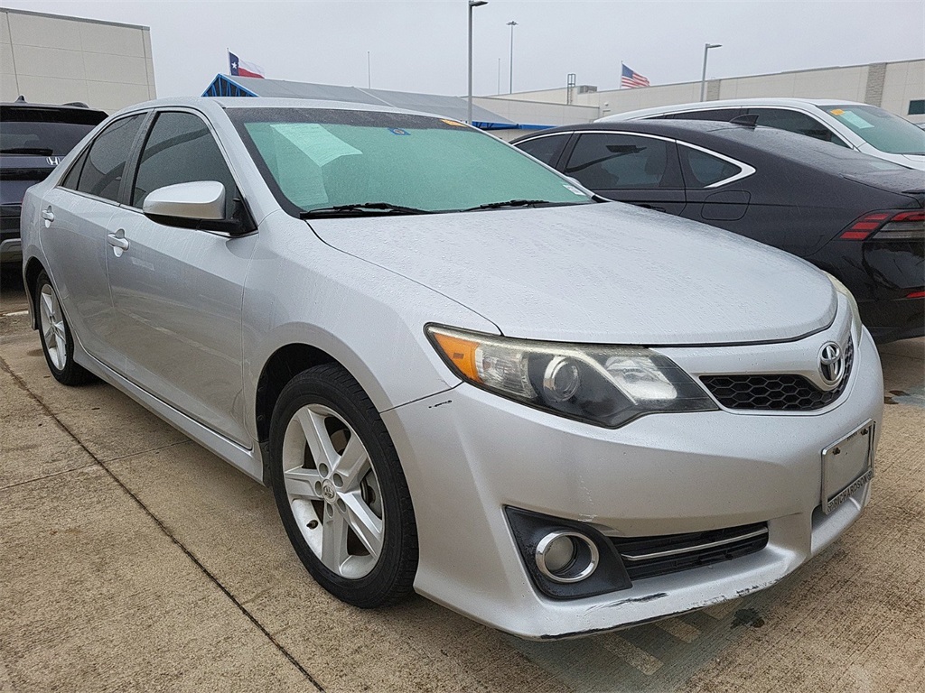 2013 Toyota Camry SE 3