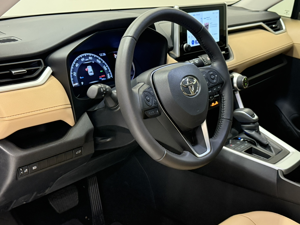 2024 Toyota RAV4 XLE Premium 23