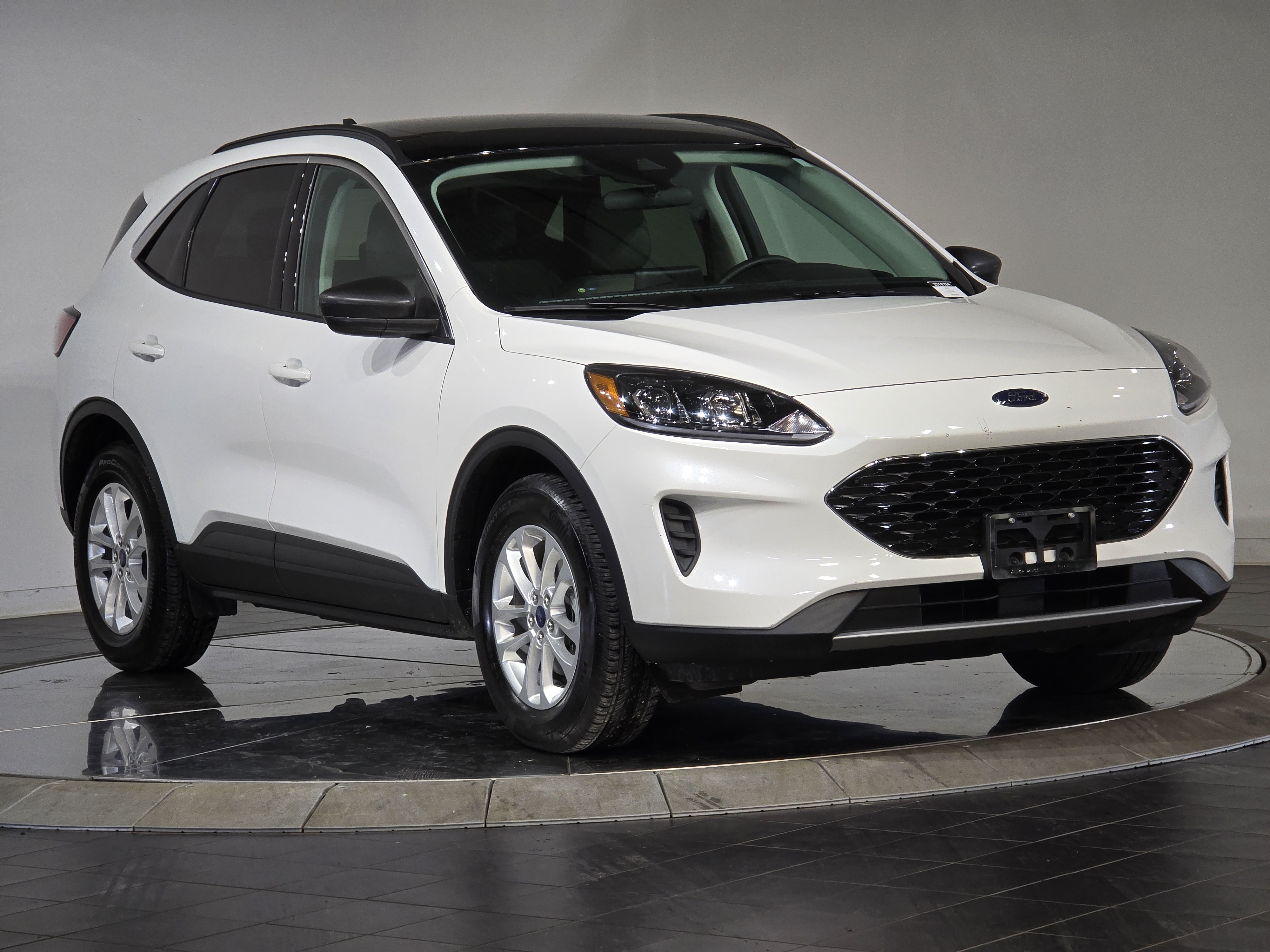 2022 Ford Escape SE Hybrid 1