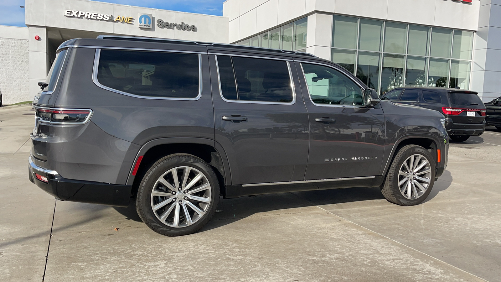 2023 Jeep Grand Wagoneer Series II 3