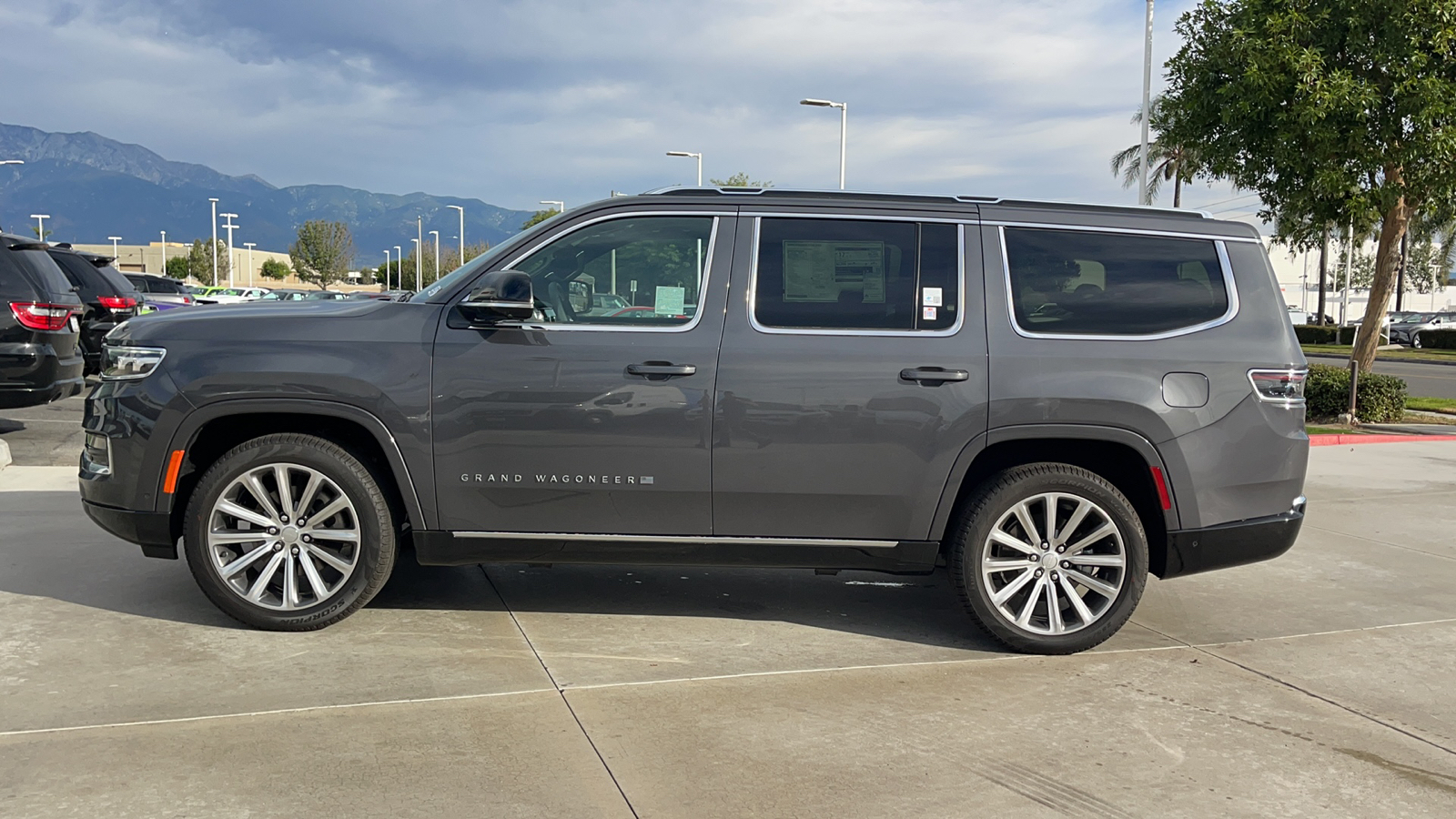 2023 Jeep Grand Wagoneer Series II 6